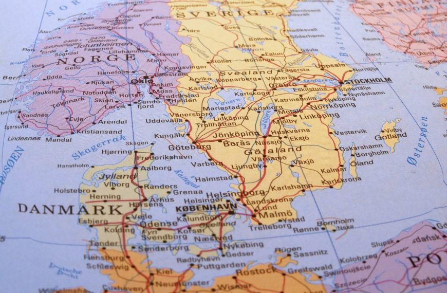 Exploring the linguistic relationships between Denmark, Norway, Sweden, Greenland, and Iceland